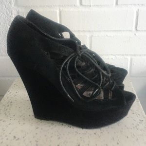 Steve Madden - Watchout platform wedge- black suede - 10